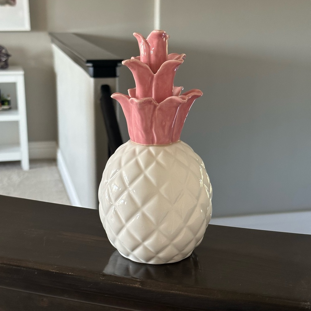 Cute pineapple decor